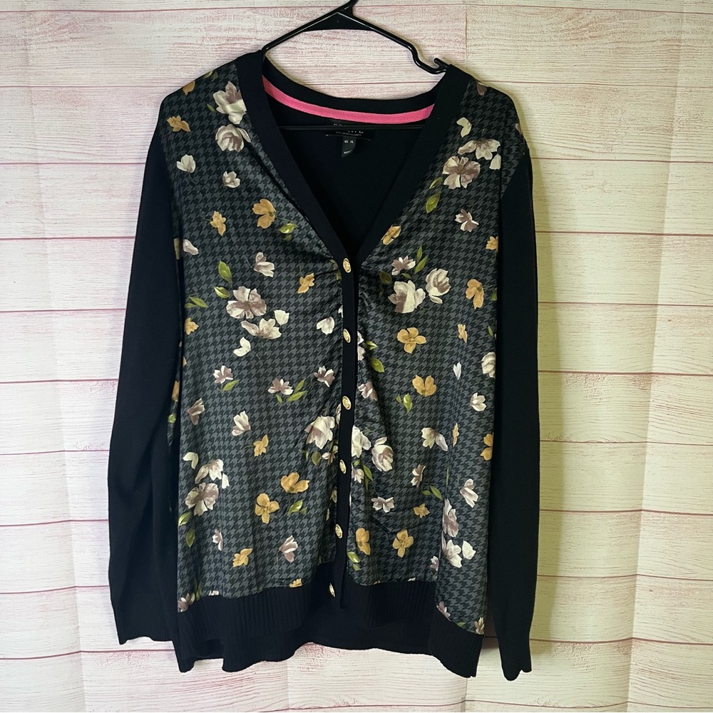 Isaac Mizrahi Estate Gold Crest Button Satin Front Cardigan Sweater Size XL - Picture 2 of 8
